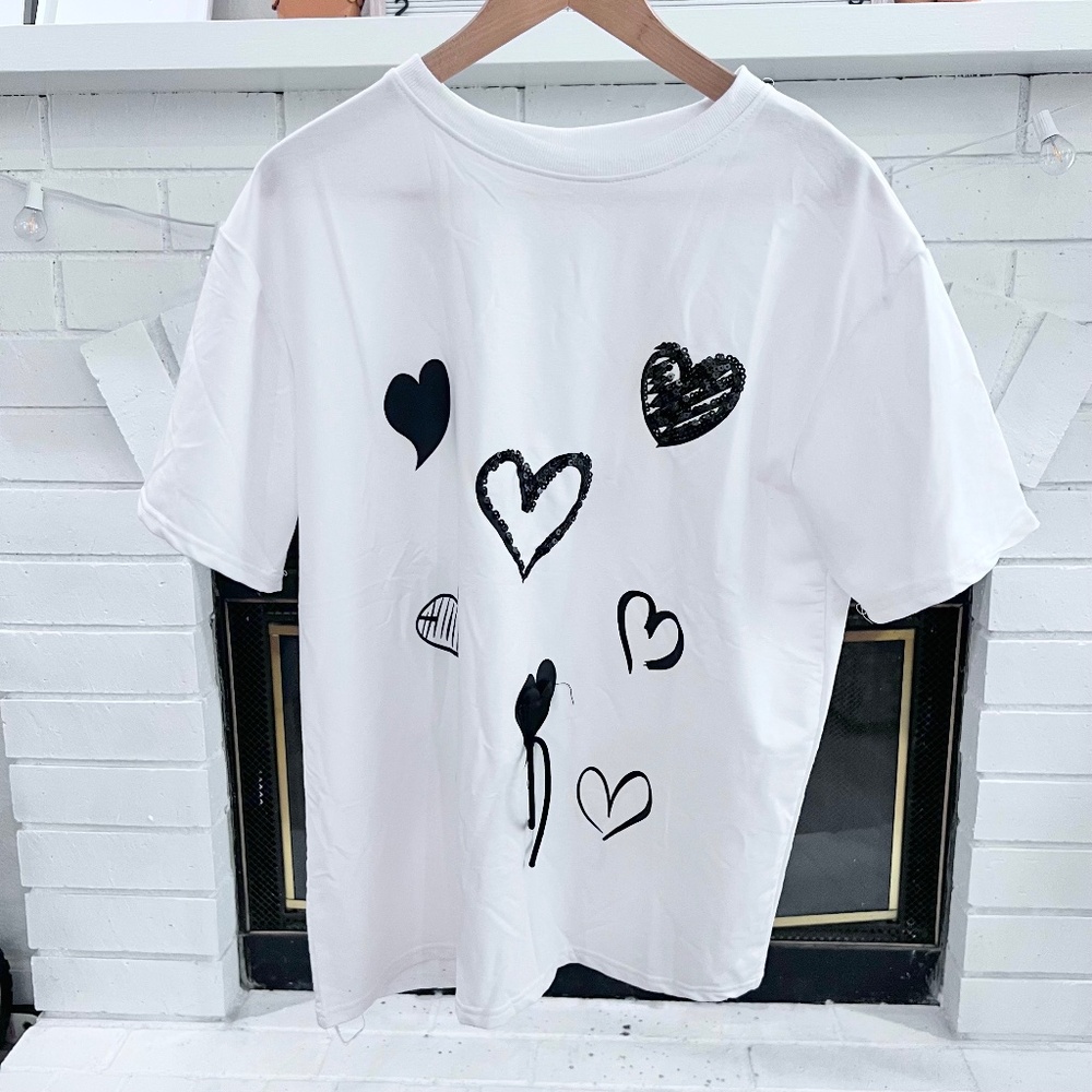 Women's Oversized One Size Fits All Hearts Logo Appliqué White Tshirt